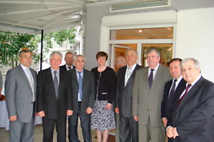 Lietuvos ambasadorė V.Motulaitė su 1990 m. Moldovos parlamentarais, pasirašiusiais pripažinimo Aktą